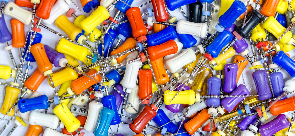 Pilniki endodontyczne – przegląd narzędzi i ich rola w opracowaniu kanałów