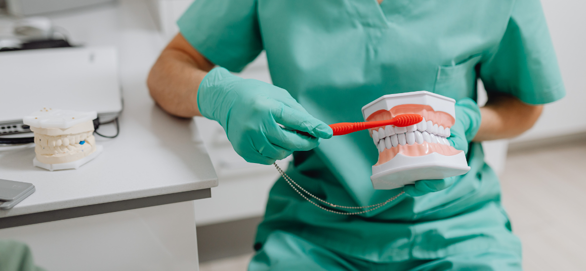 Czy piaskowanie szkodzi szkliwu? Fakty i mity o higienizacji zębów