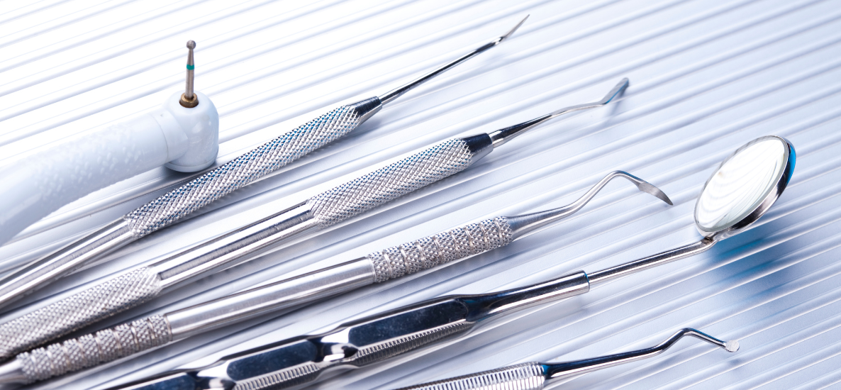 Instrumenty do kompozytu – przewodnik po narzędziach stosowanych w gabinecie