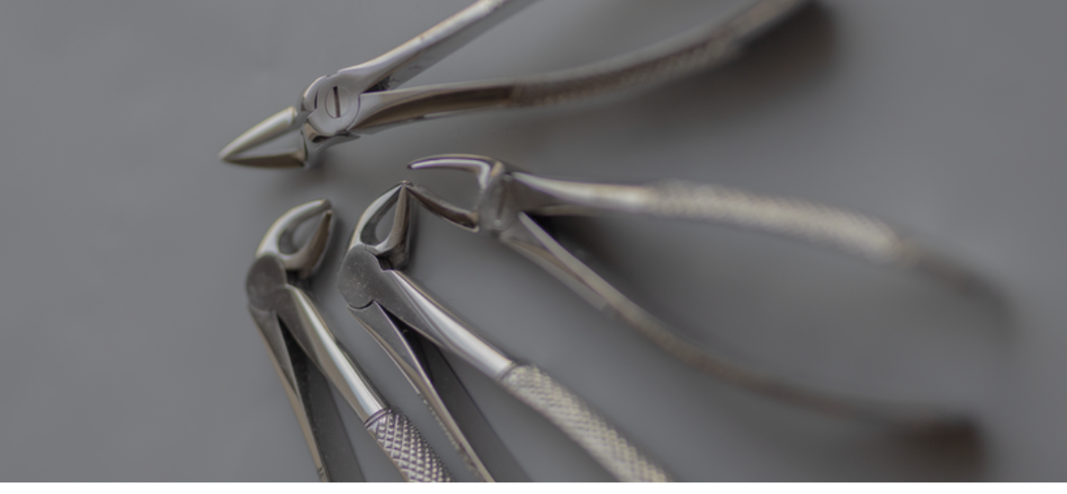 Podstawowe narzędzia do ekstrakcji zębów — praktyczny przewodnik dla stomatologów