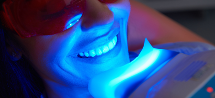 Jakie preparaty stosuje się podczas wybielania gabinetowego zębów?